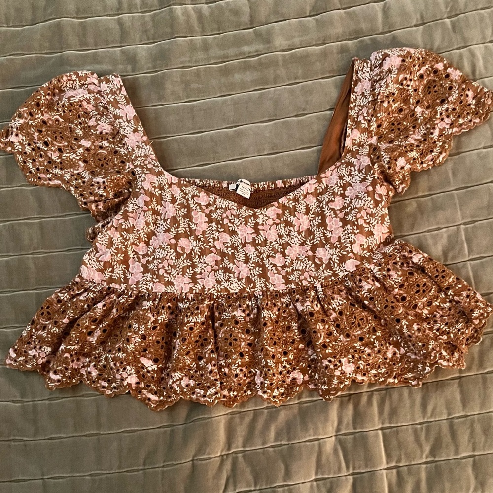 American Eagle flowy crop top 🤎